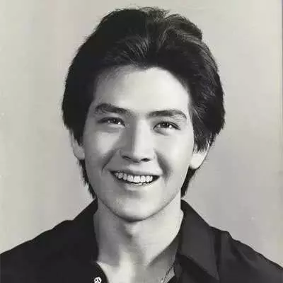 因一首歌而家喻戶曉, 舉辦65場演唱會, 與楊瀾相戀, 現成此樣!