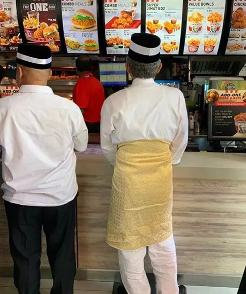 吃炸雞 不擾民 元首排隊買KFC | 中國報 China Press