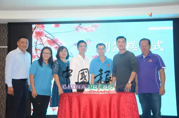 有錢開馬賽地 沒錢養父母 不孝子扮鄰居 叫議員代顧