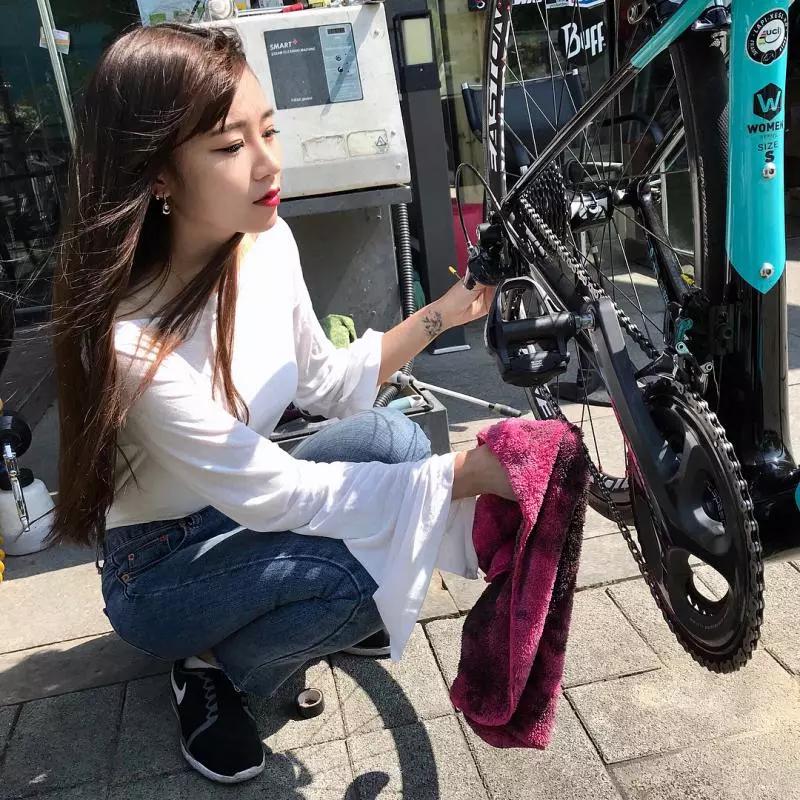 甜美單車妹「Hye Mi」運動服展現好好看 沒想到已經成為地方媽媽!