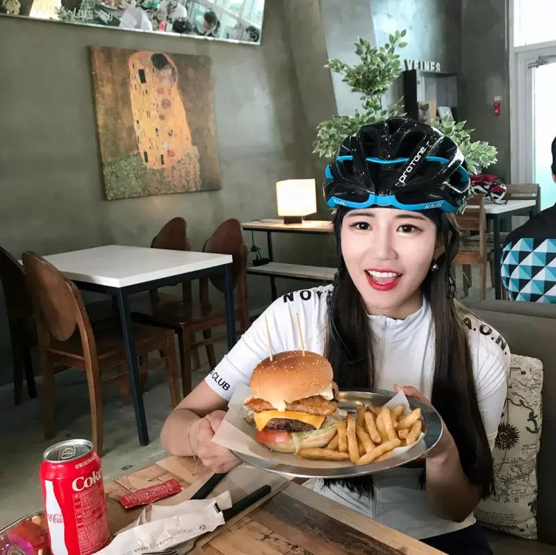 甜美單車妹「Hye Mi」運動服展現好好看 沒想到已經成為地方媽媽!