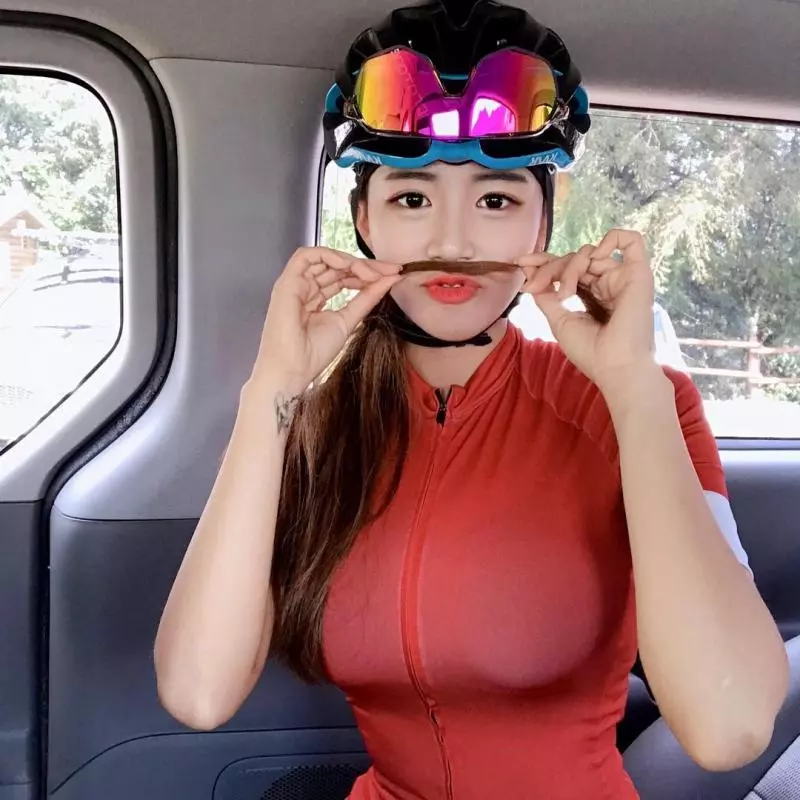 甜美單車妹「Hye Mi」運動服展現好好看 沒想到已經成為地方媽媽!