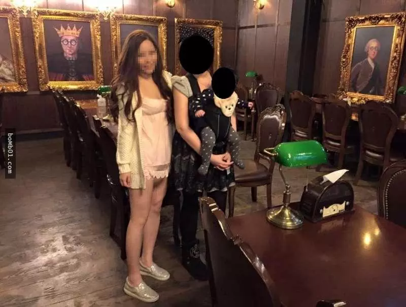 她出賣正妹好友「沒穿褲子」的驚嚇畫面,就連眼睛超利的網友也看好久才看出其中玄機啊!XD