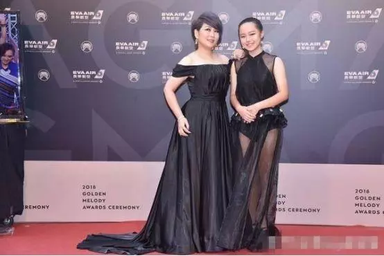 49歲女星婚後6年仍求子無果!曾兩年扎了近300針,喝青蛙老鼠湯