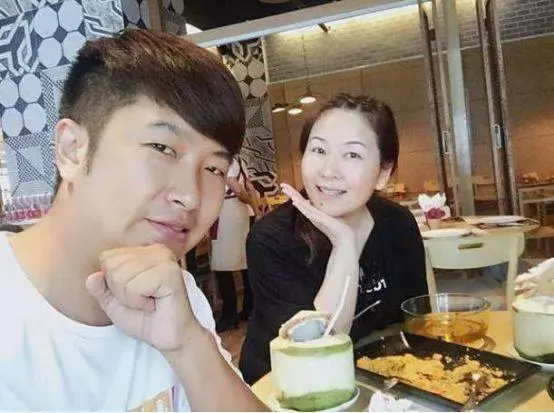 49歲女星婚後6年仍求子無果!曾兩年扎了近300針,喝青蛙老鼠湯