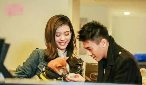 又一對兒姐弟戀!奚夢瑤能被小六歲男友求婚,她的好衣品功不可沒