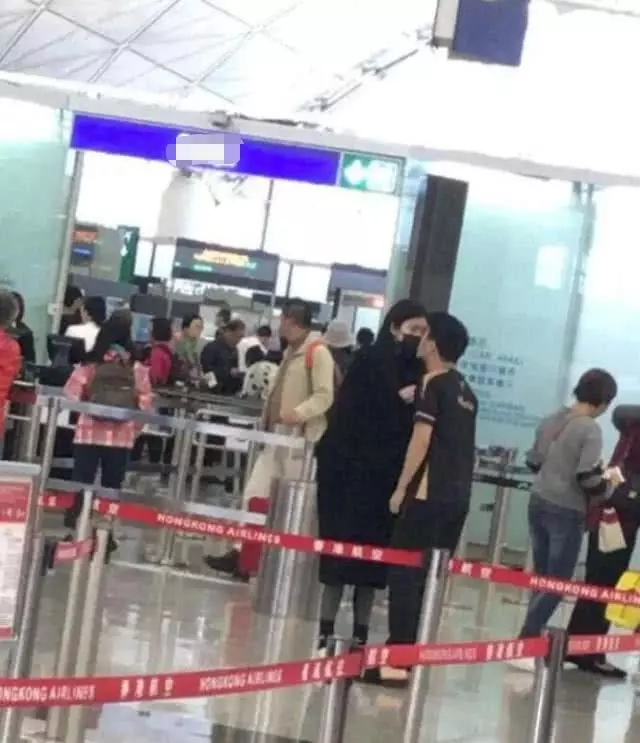 又一對兒姐弟戀!奚夢瑤能被小六歲男友求婚,她的好衣品功不可沒