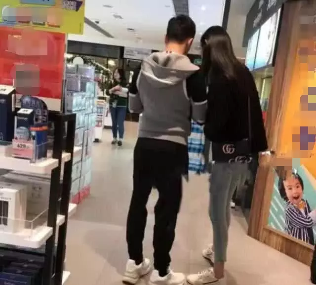 又一對兒姐弟戀!奚夢瑤能被小六歲男友求婚,她的好衣品功不可沒