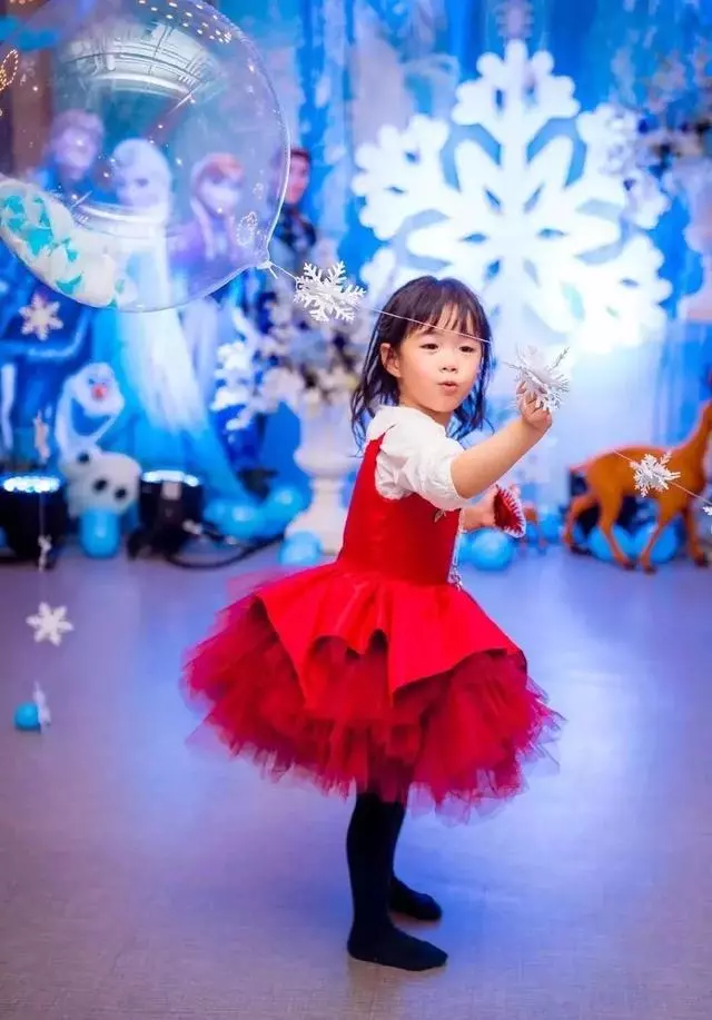 「消費」女兒和曾患癌的父親,黃奕引爭議,她是真性情還是太傻?