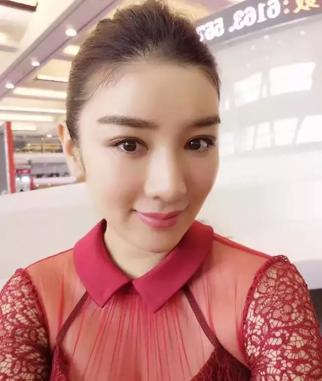 「消費」女兒和曾患癌的父親,黃奕引爭議,她是真性情還是太傻?