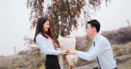 結婚前夕未婚夫說分手,一年後收到他的信,我才明白他用心良苦