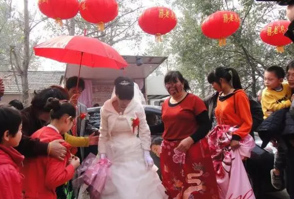 婆婆去世遺產全部歸嫂子,4個月後她哭著借錢,我閉門不見人