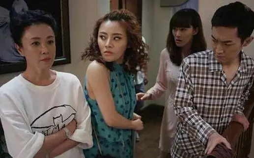 我生女兒婆婆不願帶孩子,年終獎全部給我媽後,老公說我真孝順