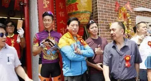 56歲張耀揚,沉寂多年霸道氣場消失不見,和以前的「烏鴉哥」判若兩人