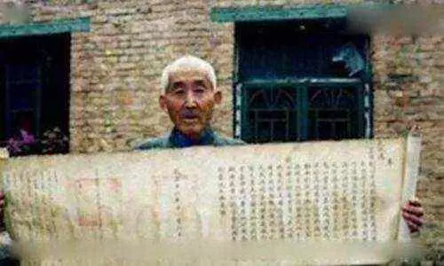 老農將清朝聖旨留給兒子,專家要求上交,兒子回應倆字專家被噎住,網友:這是搶劫啊