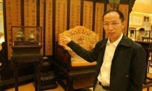 老農將清朝聖旨留給兒子,專家要求上交,兒子回應倆字專家被噎住,網友:這是搶劫啊