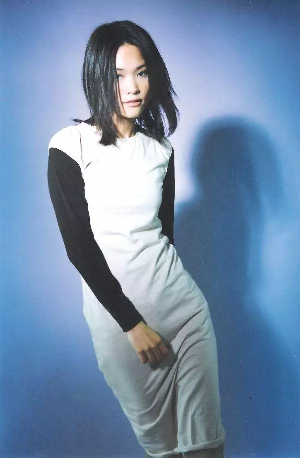 新加坡知名女歌手被2個男友「逼」成精神分裂,名氣堪比王菲,卻在爆紅時落寞離去