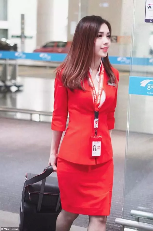 亞航空姐機上被偷拍 網民勁讚: 亞洲最靚空姐 Ig人氣急升至8萬人