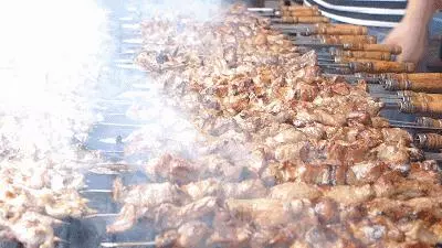 才發現吃了十多年的烤串都白吃了!走,帶你見識真正的新疆烤串