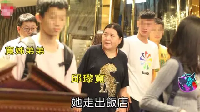 女星跳樓自殺後兒子由王菲經紀人領養,邱黎寬養子近照曝光超帥氣