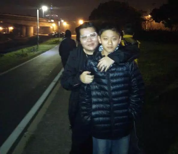 女星跳樓自殺後兒子由王菲經紀人領養,邱黎寬養子近照曝光超帥氣