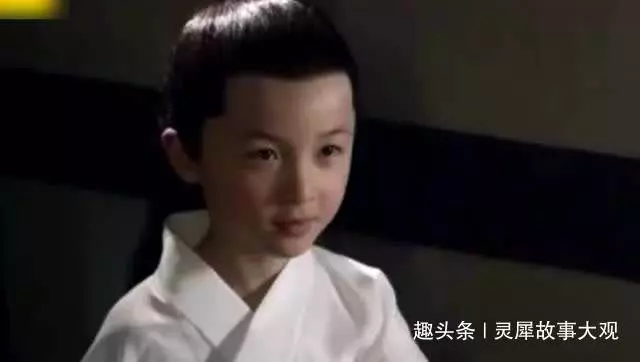 男子連埋三個女兒,墳前長出木耳,摘回去吃,兒子出生少一樣東西