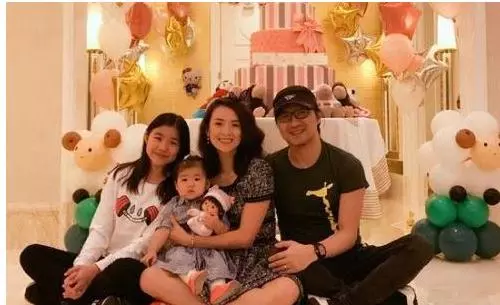 章子怡被大女兒實力搶鏡,是女神變老,還是女兒真的略勝一籌?
