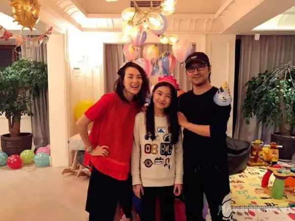 章子怡被大女兒實力搶鏡,是女神變老,還是女兒真的略勝一籌?