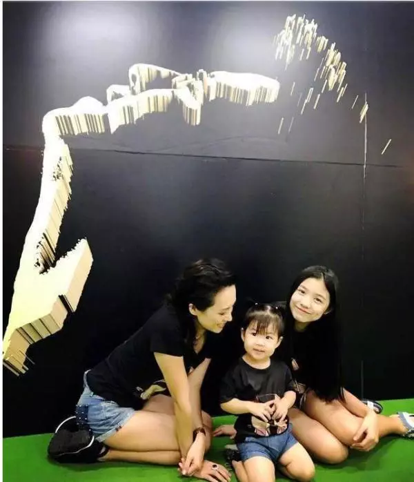 章子怡被大女兒實力搶鏡,是女神變老,還是女兒真的略勝一籌?