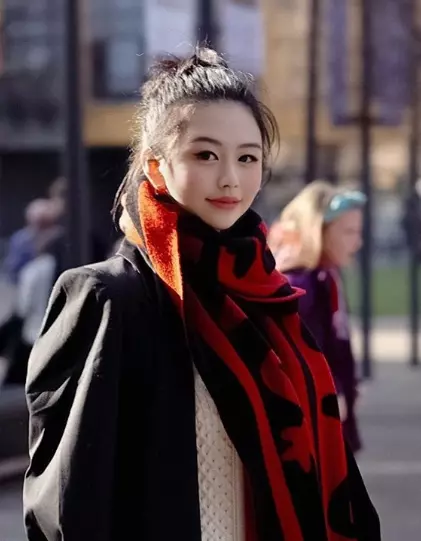 不輸姊姊!邱淑貞次女秀小蠻腰長腿超吸睛