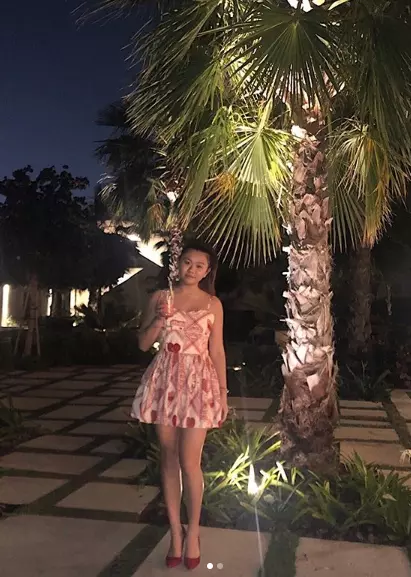 不輸姊姊!邱淑貞次女秀小蠻腰長腿超吸睛