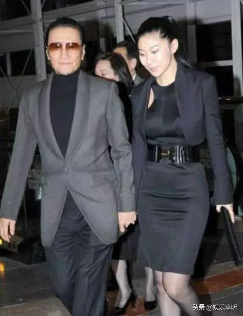 謝賢舊愛CoCo逛商場,打扮似少女,疑似給謝霆鋒兒子挑選禮物