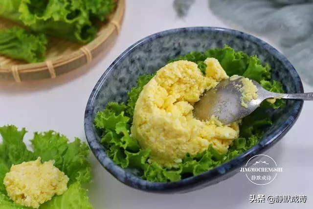 雞蛋用蒜泥一拌,往饅頭裡一塞,比大魚大肉香
