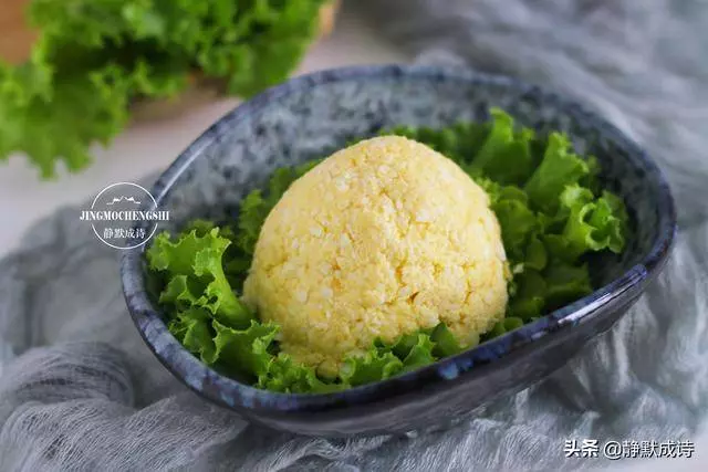 雞蛋用蒜泥一拌,往饅頭裡一塞,比大魚大肉香