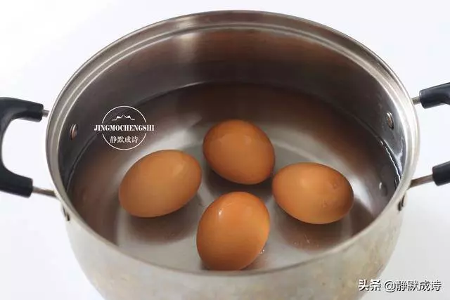 雞蛋用蒜泥一拌,往饅頭裡一塞,比大魚大肉香