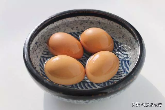 雞蛋用蒜泥一拌,往饅頭裡一塞,比大魚大肉香