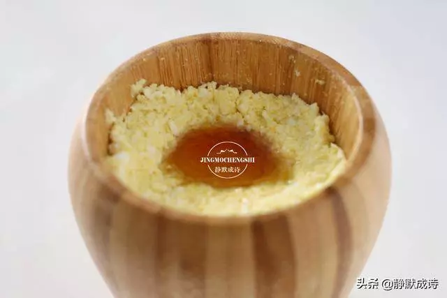 雞蛋用蒜泥一拌,往饅頭裡一塞,比大魚大肉香