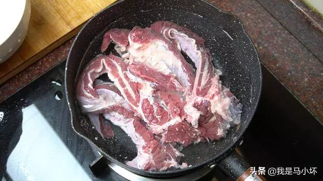 愛吃牛腩的收藏了,試試客家這種做法,出鍋香味四溢