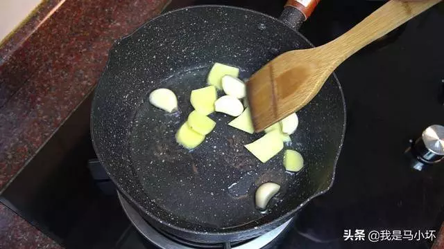 愛吃牛腩的收藏了,試試客家這種做法,出鍋香味四溢