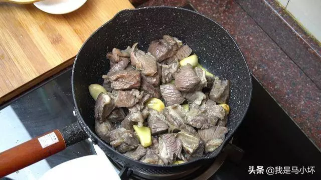 愛吃牛腩的收藏了,試試客家這種做法,出鍋香味四溢