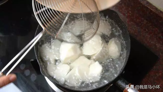愛吃牛腩的收藏了,試試客家這種做法,出鍋香味四溢