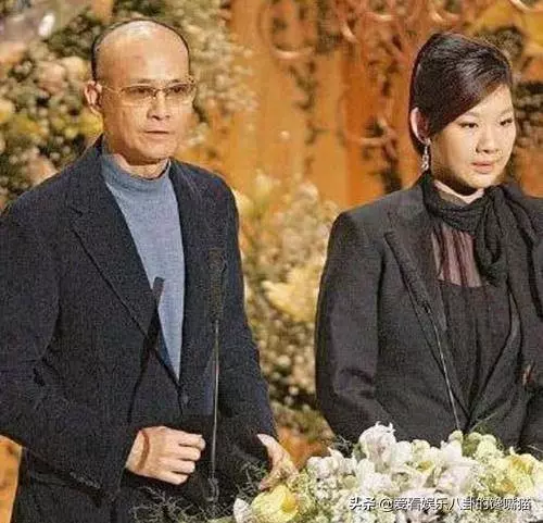 67歲洪金寶坐輪椅,68歲肥貓瘦了,72歲的他卻依舊玉樹臨風!