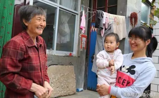 我二婚帶孩,婆婆不給彩禮,拆開婆婆給的改口費,我叫她阿姨
