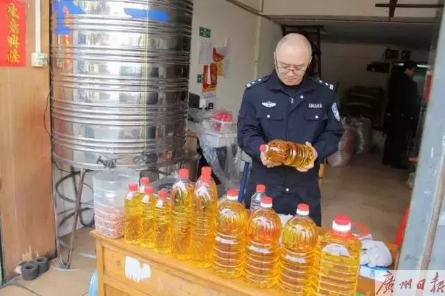 這種油不是地溝油,但常吃極易致癌,還有不少人喜歡買