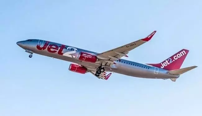 女乘客在飛機上失控「大鬧」 ,搞到「英國皇家空軍」派2戰機截機!