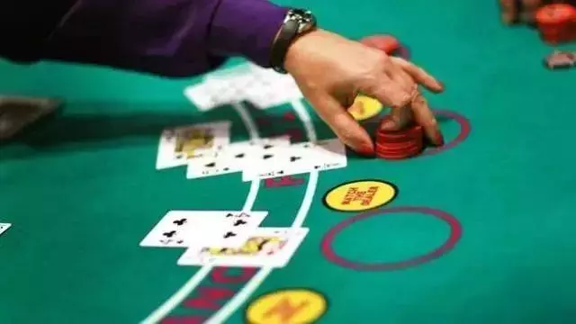 聖淘沙 Casino荷官偷走近100000新幣!被抓走後,人已經變成這樣.......