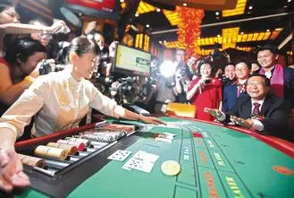 聖淘沙 Casino荷官偷走近100000新幣!被抓走後,人已經變成這樣.......