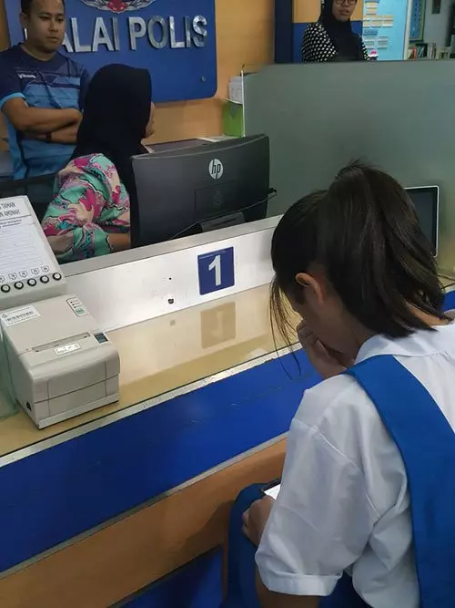 真相大白了!因叫老師一聲「阿瓜」!遭老師嚴厲處罰!母親氣到報警!網民卻力「挺」老師!