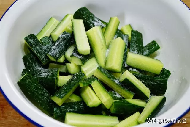 奶奶用了30年的醬黃瓜秘訣,每到夏天都做20斤,喝粥絕配 !