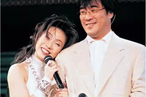 李宗盛梅開三度?媒體曝與小27歲嬌妻秘婚3年,兩人合照流出 !